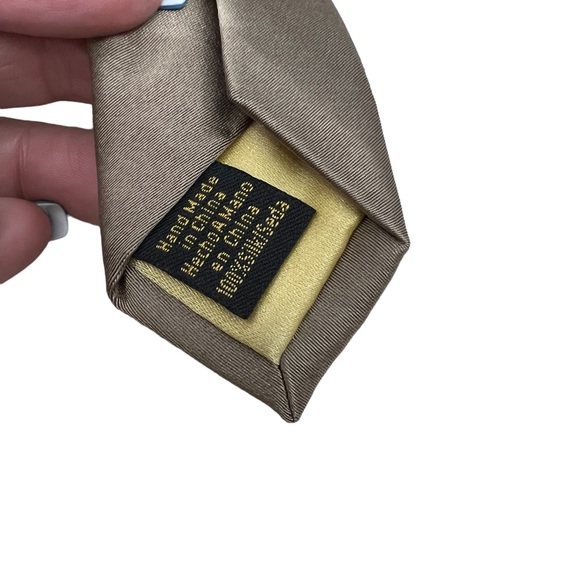 Donald J Trump 100% silk Signature Collection tie - Picture 5 of 7